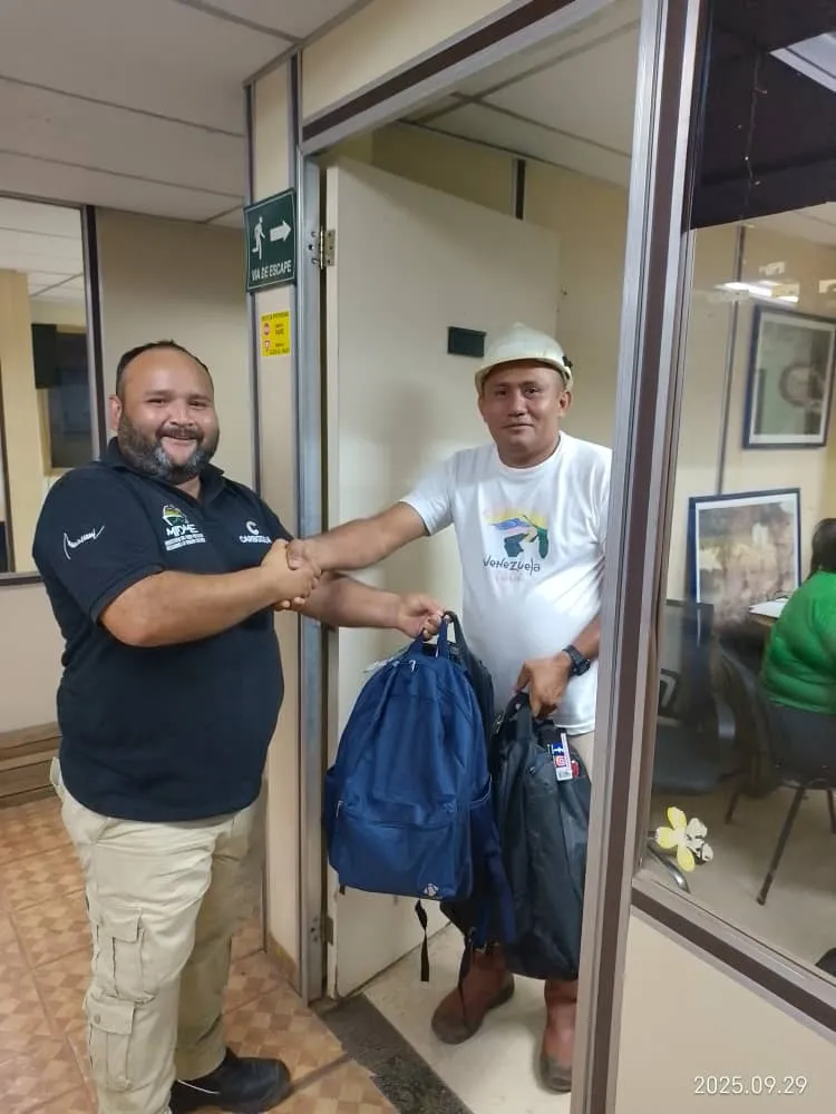 Carbozulia entrega kits escolares para hijos de trabajadores y trabajadoras