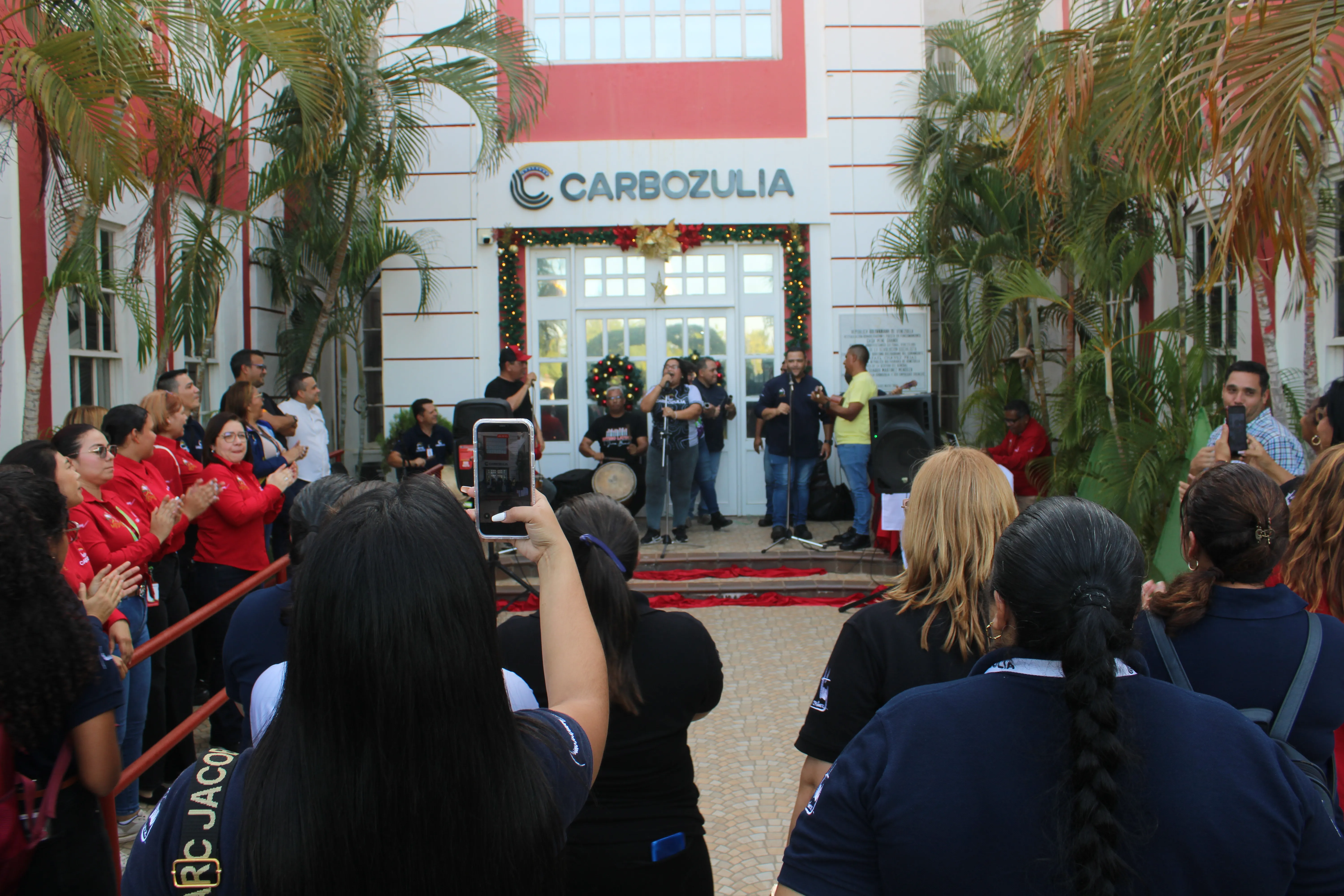 Carbozulia enciende la navidad 2025